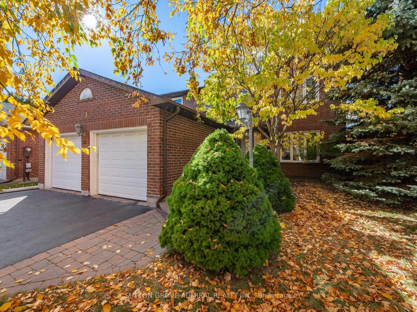 51 Houseman Crescent photo 2