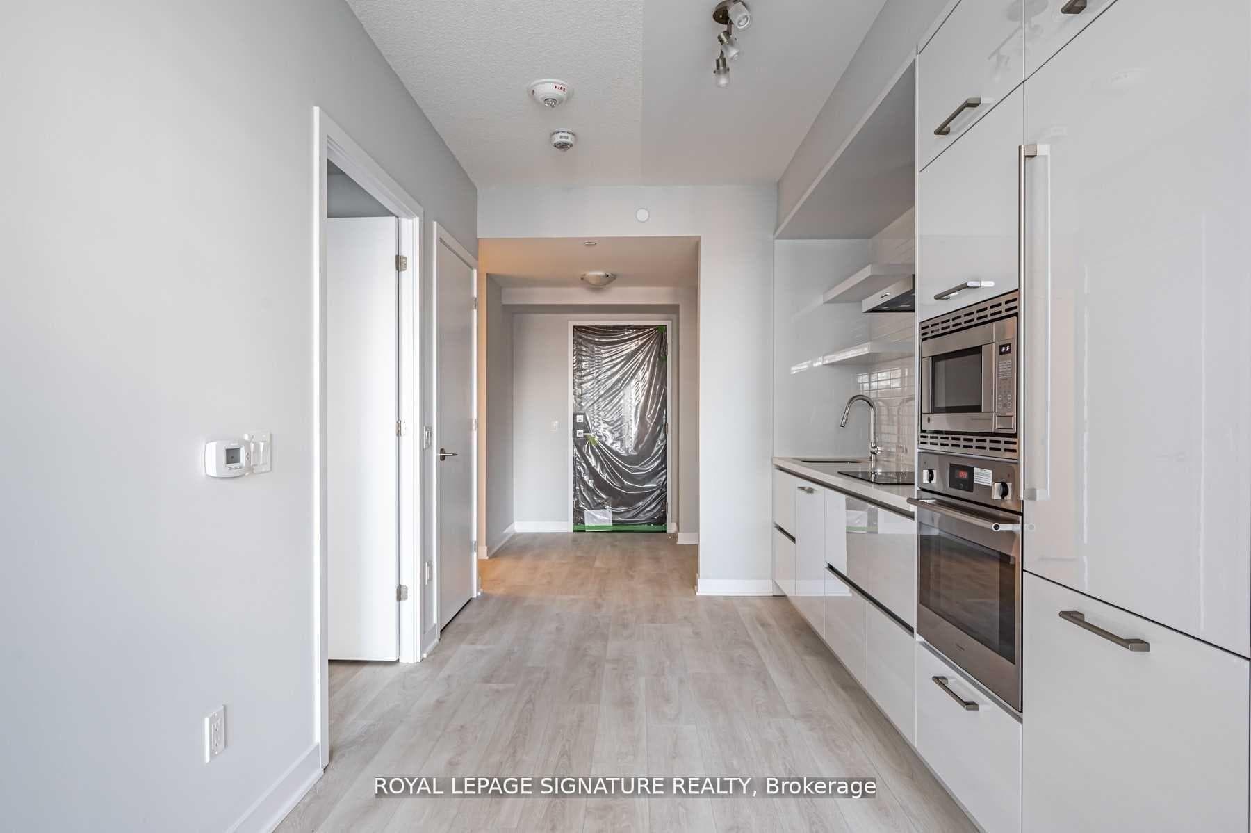 2221 Yonge Street Unit 1410 photo 6