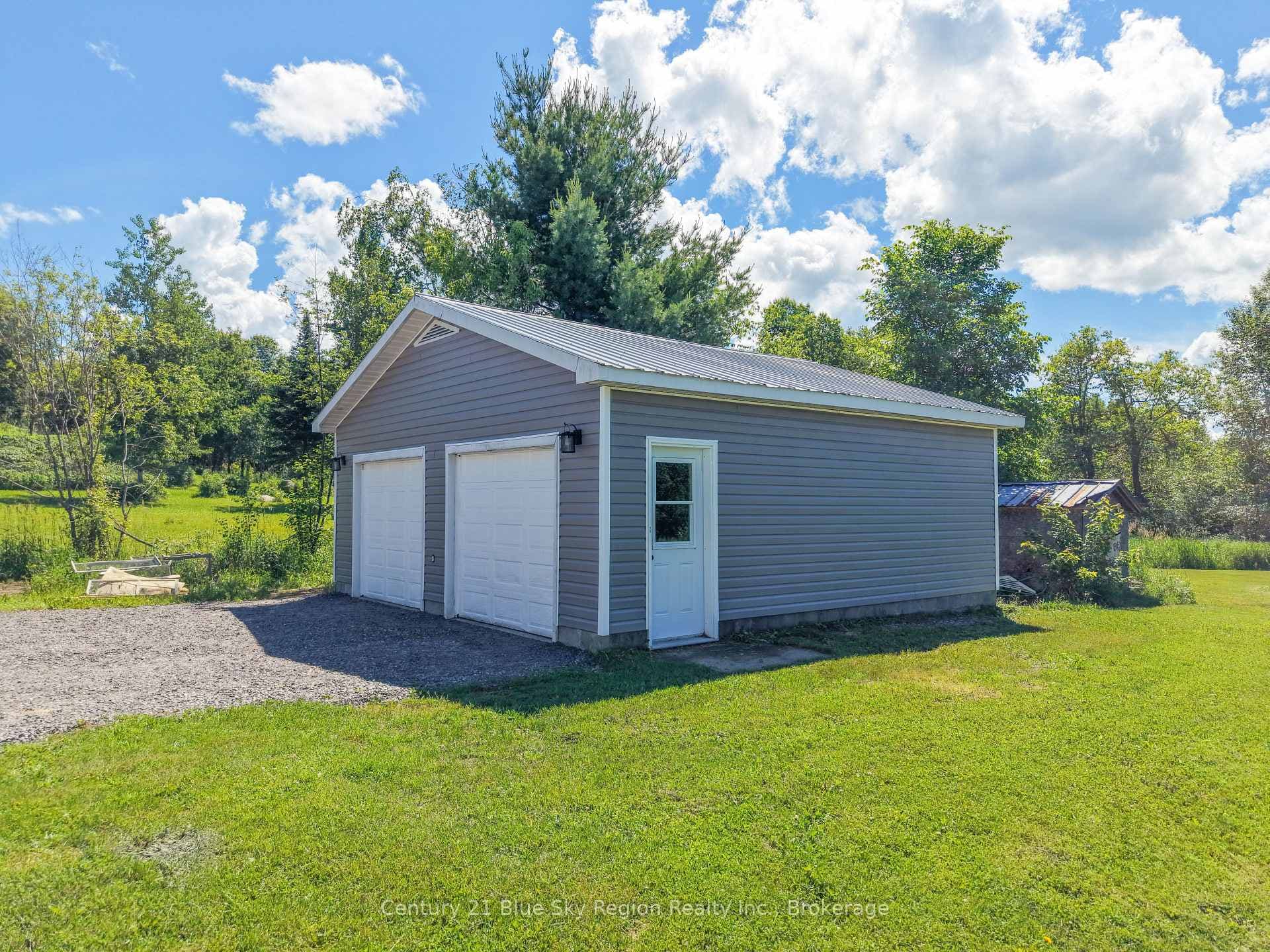 418 Laurier Street photo 7