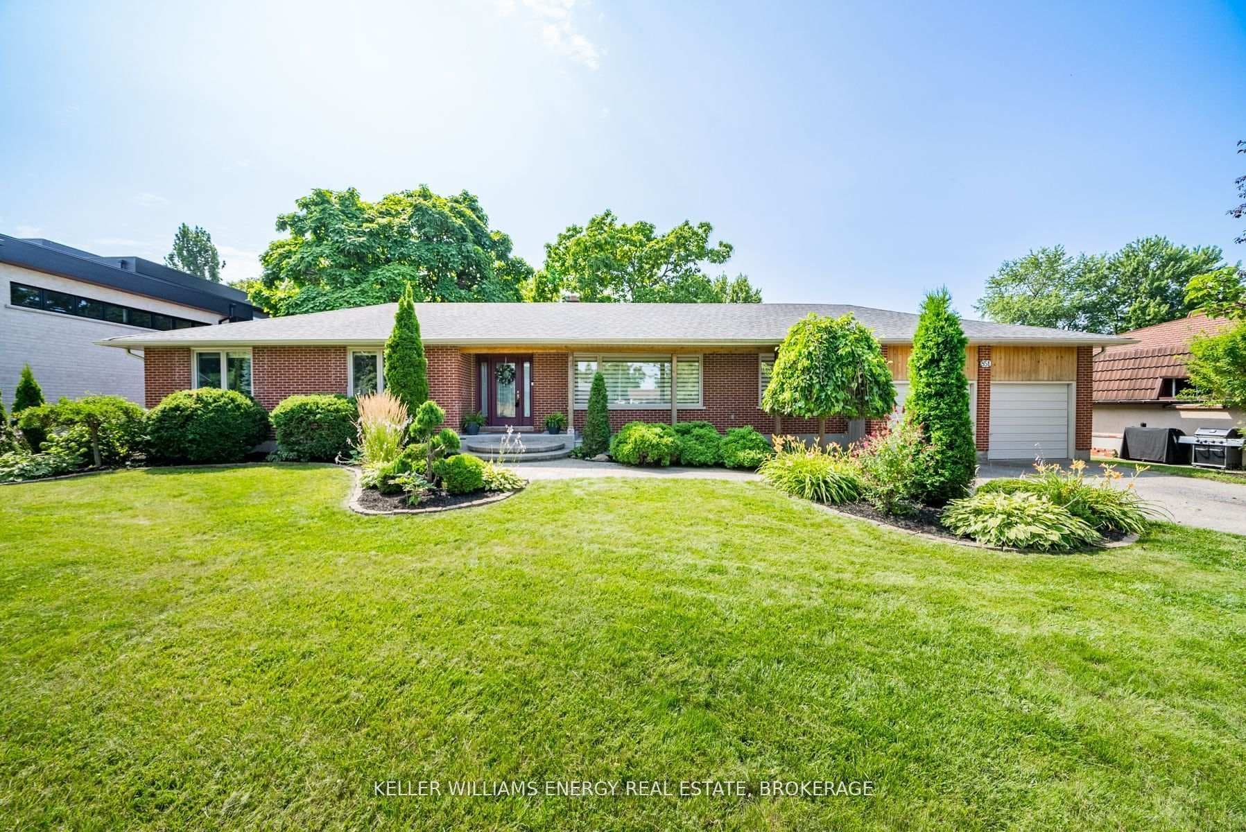 851 Swiss Heights photo 1