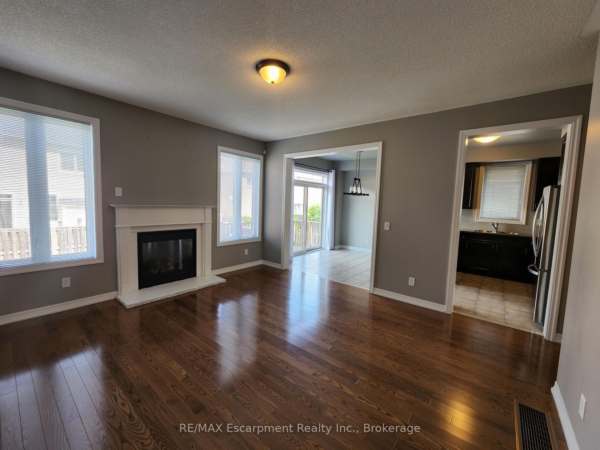 113 DONOVAN Heights photo 8