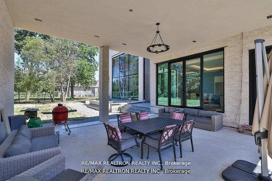 Outdoor Sitting Area - Walk out from Kitchen