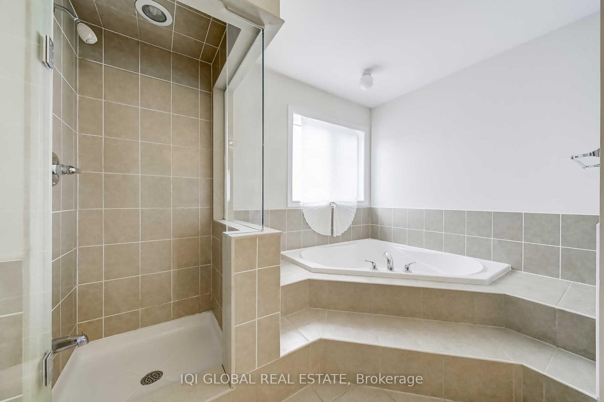 2 Bowkett Drive photo 20