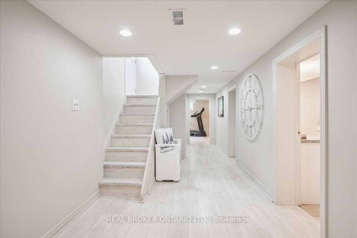 12 Parkview Heights photo 19