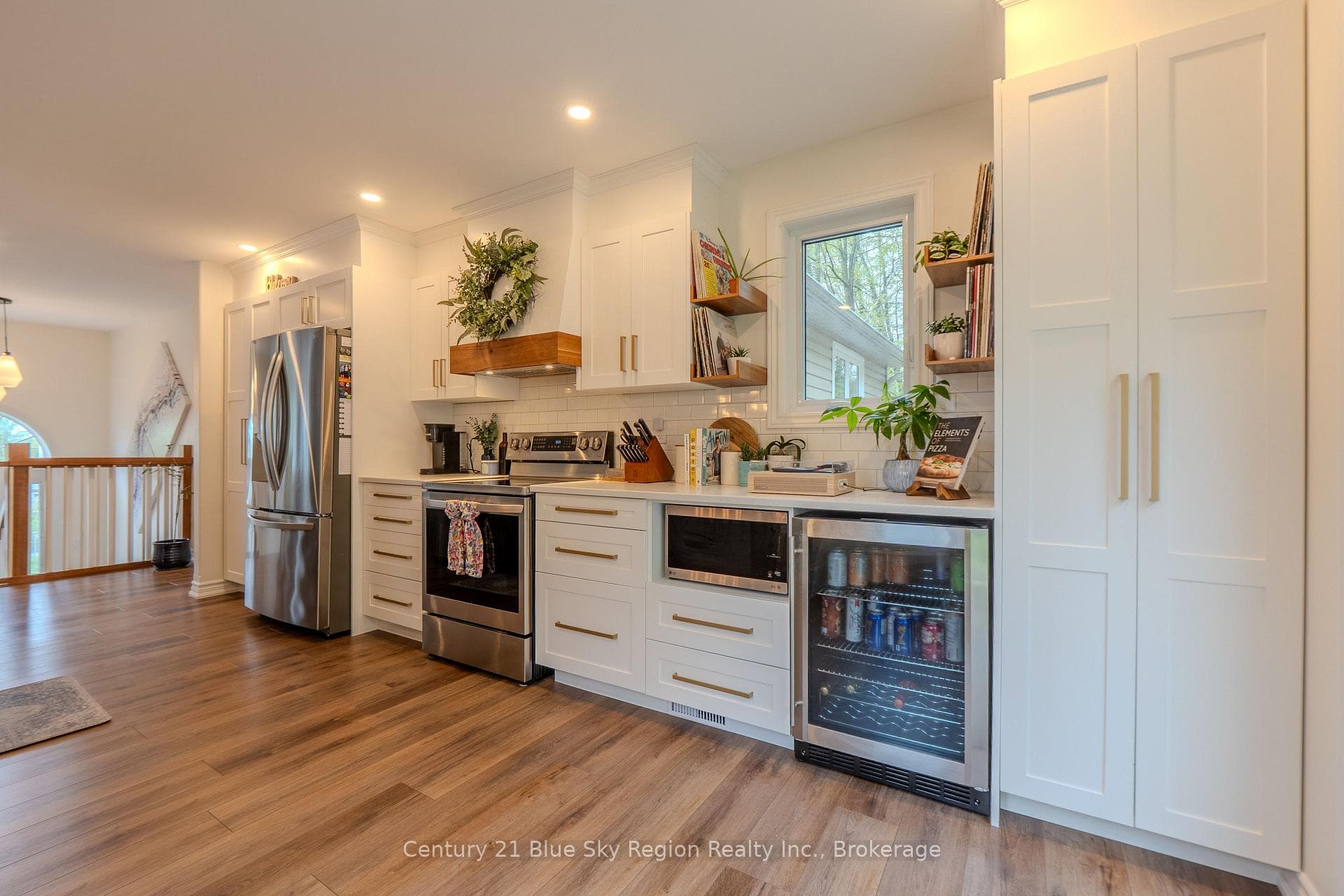 65 BELLEVIEW Crescent photo 9