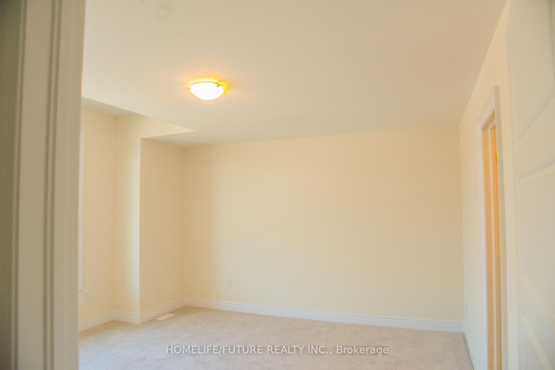 105 WAMSLEY Crescent photo 18