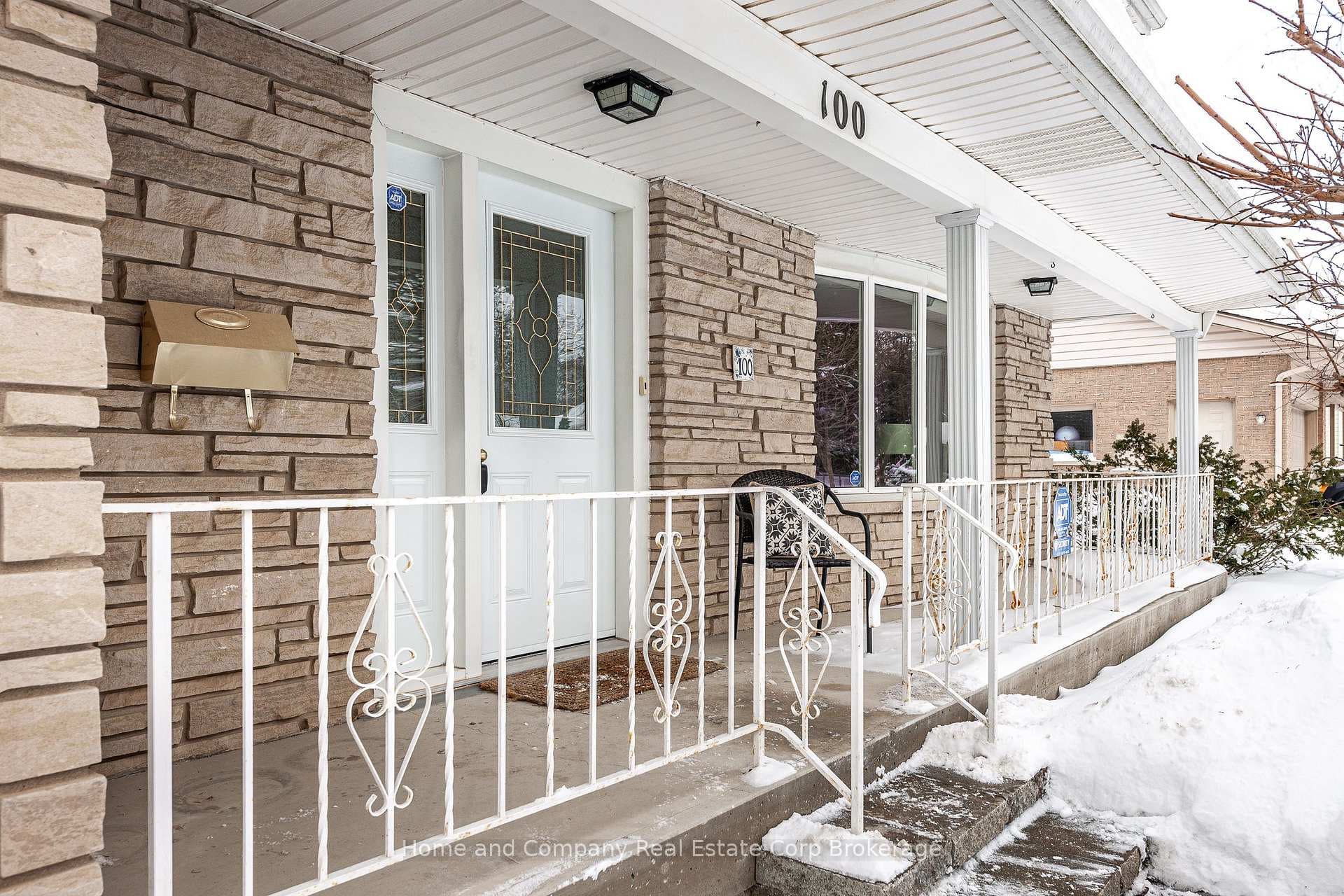 100 Glendon Road photo 2