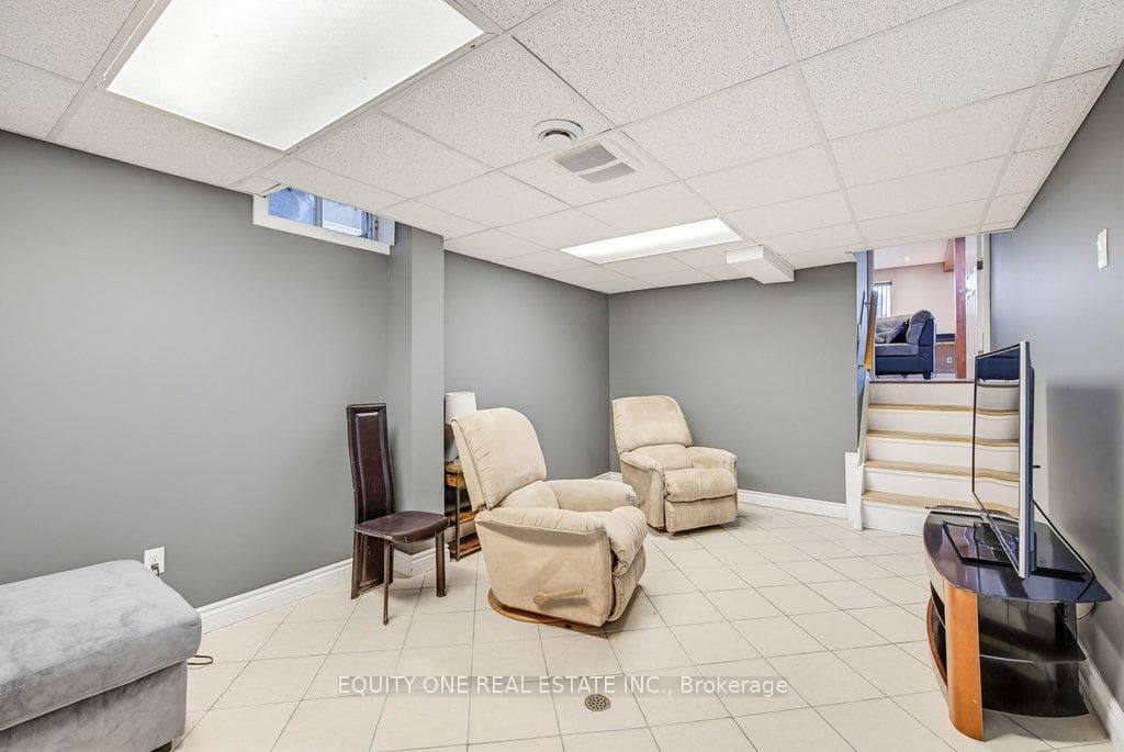 1112 Burgundy Lane photo 34