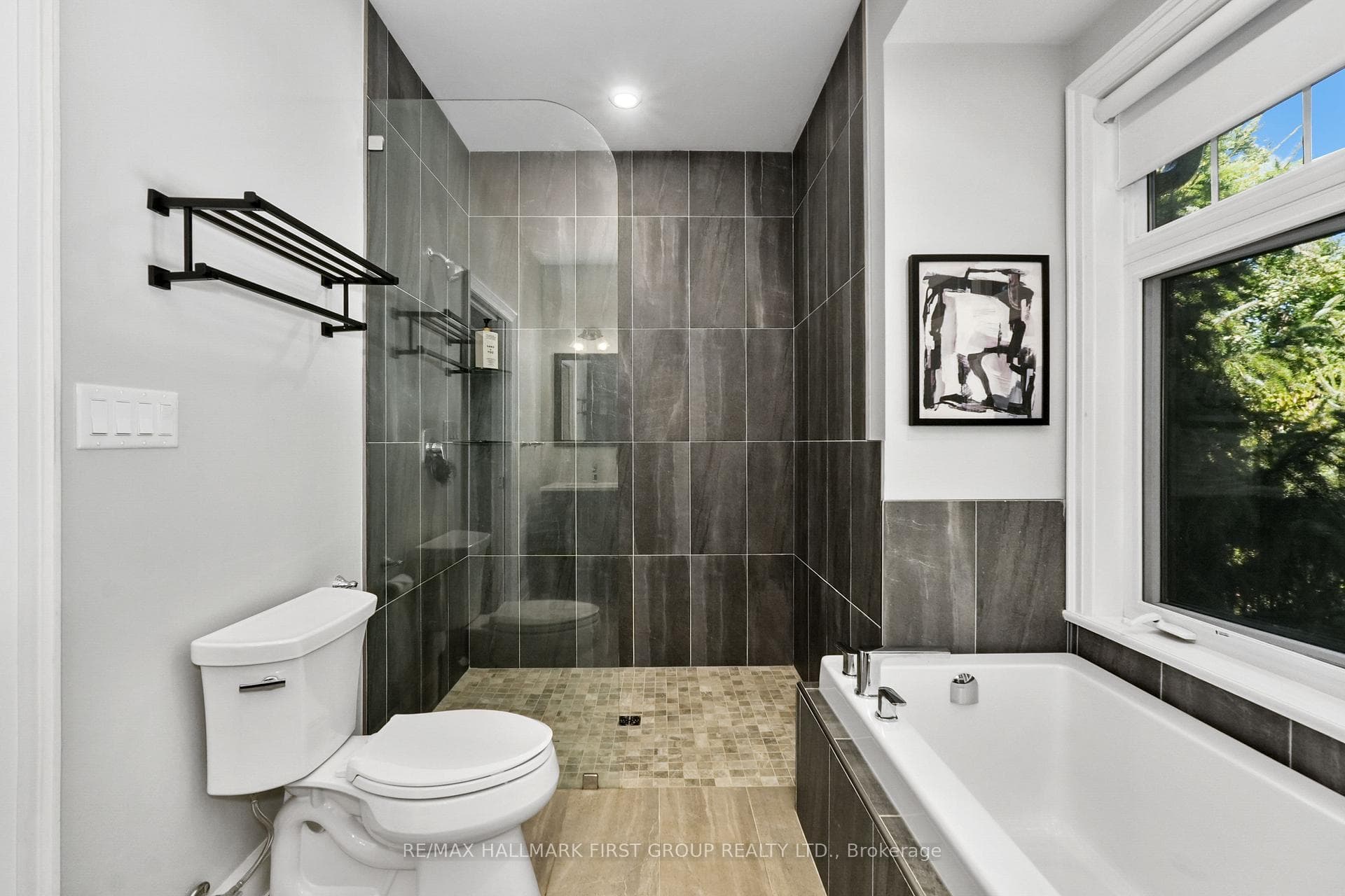 860 Burnham Street photo 31