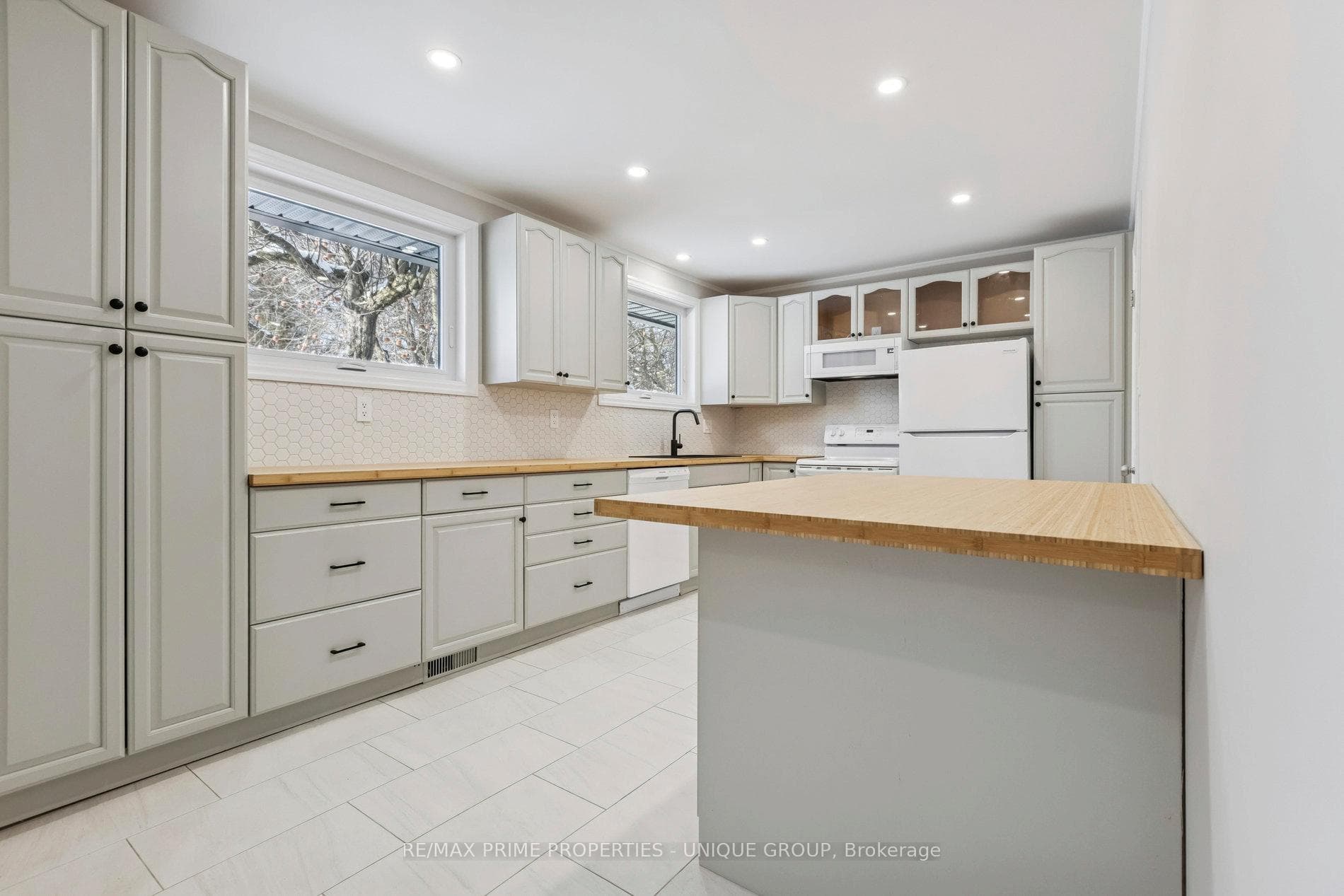 520 Teakwood Drive photo 12