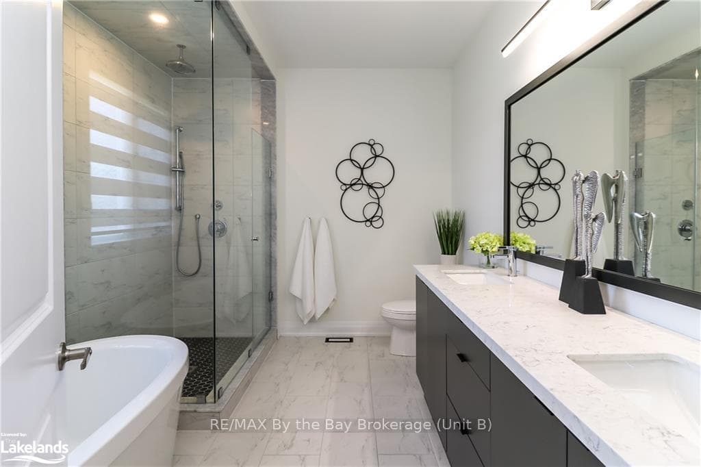 370 RAMBLEWOOD Drive photo 3