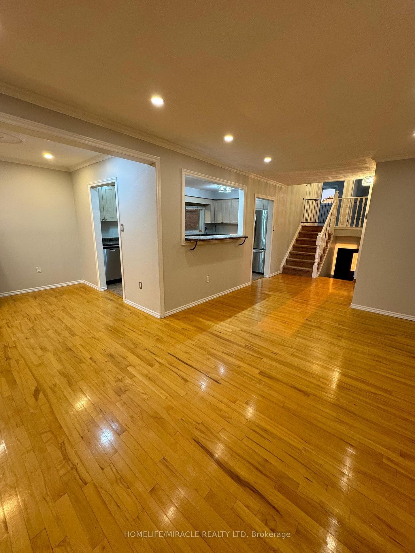 2 Envoy Boulevard Unit Upper photo 5