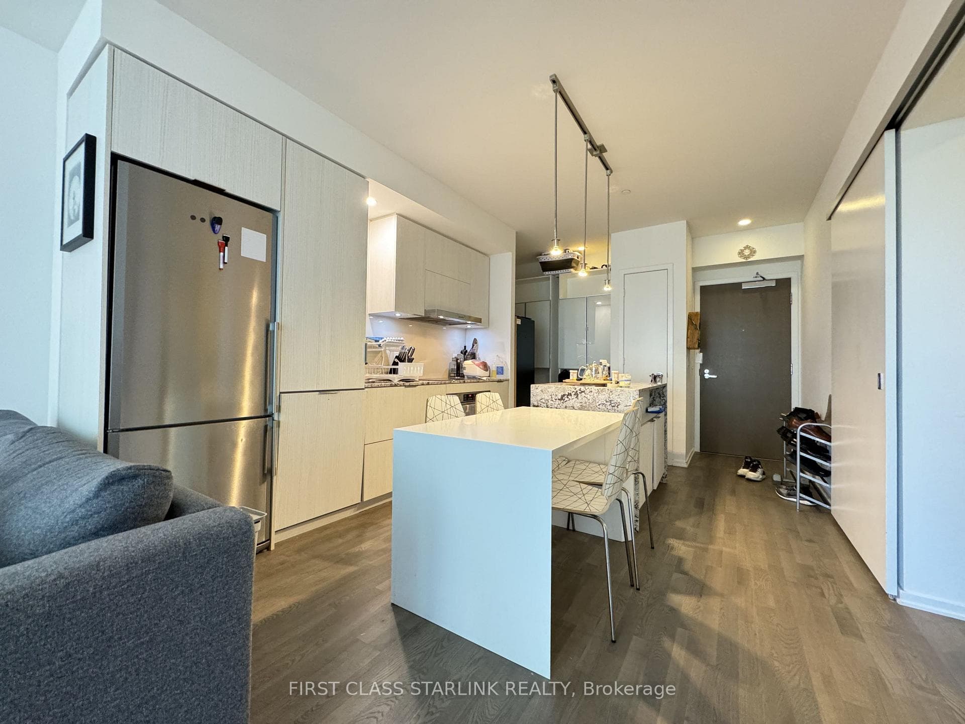 1 Bloor Street Unit 811 photo 1