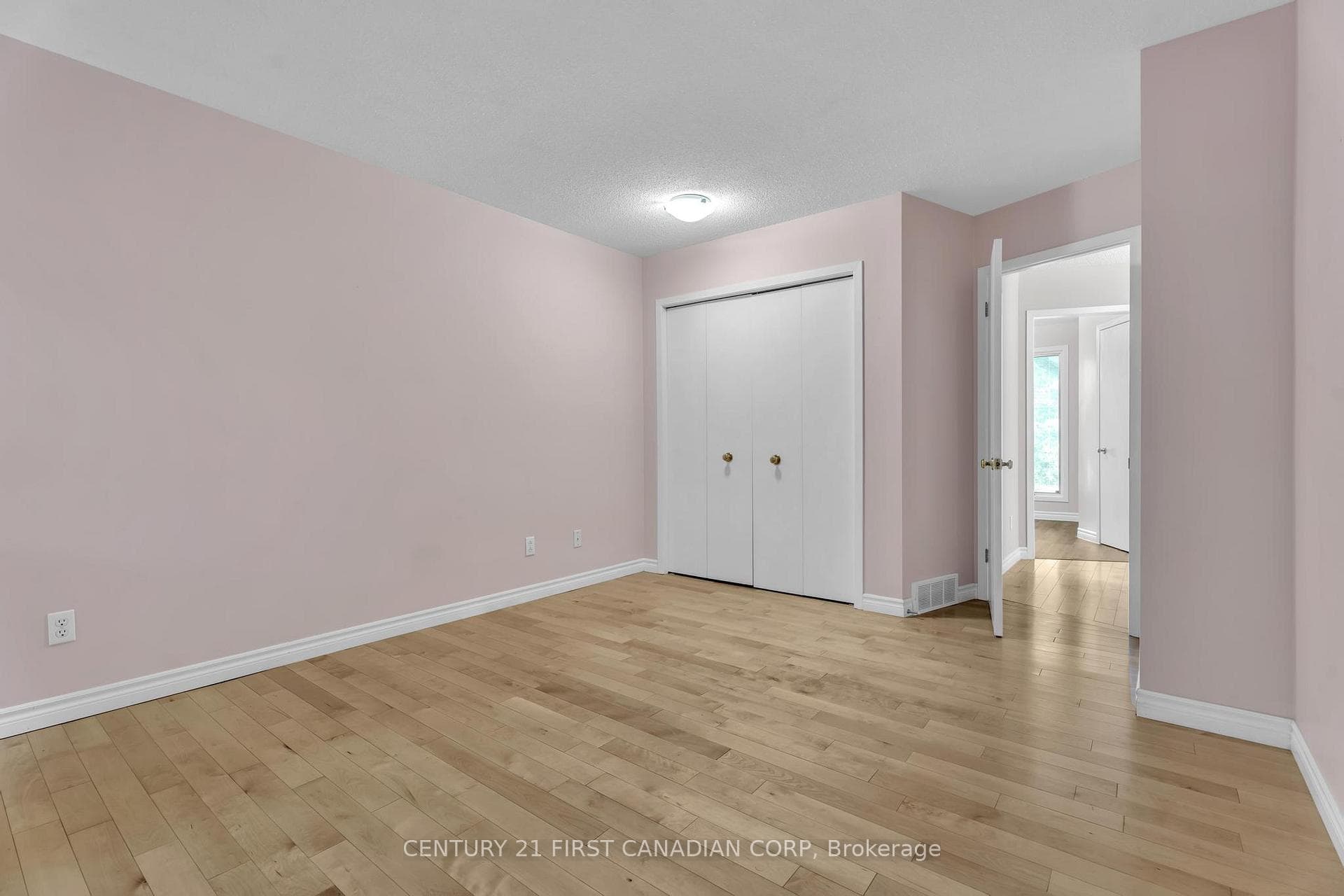 285 Riverside Drive photo 18