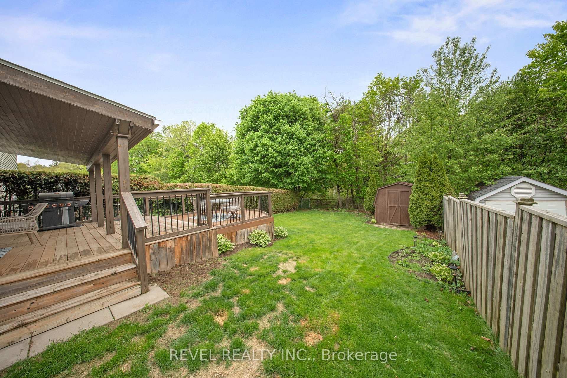 545 Charrington Avenue photo 38