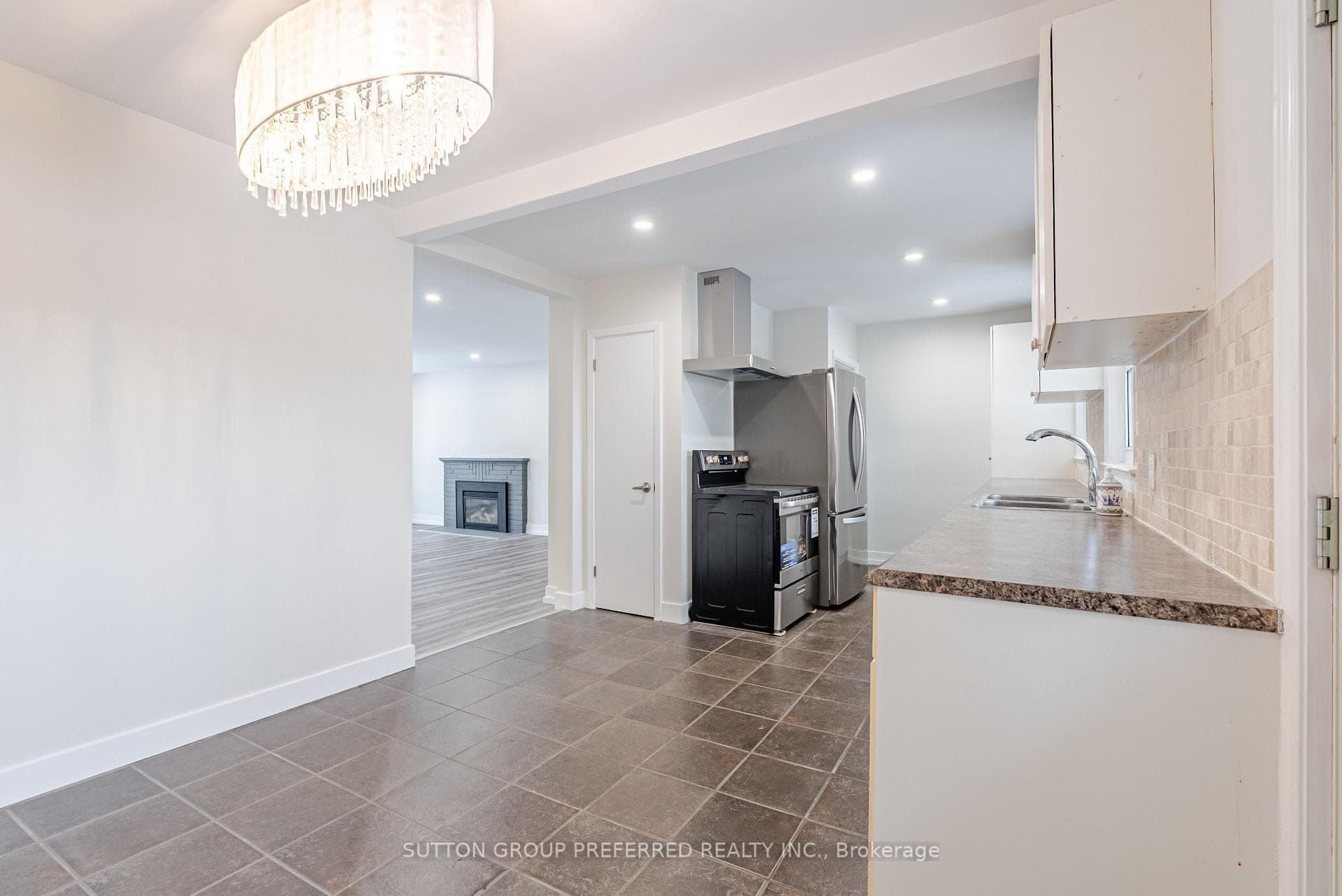 1697 Moffatt Avenue photo 18