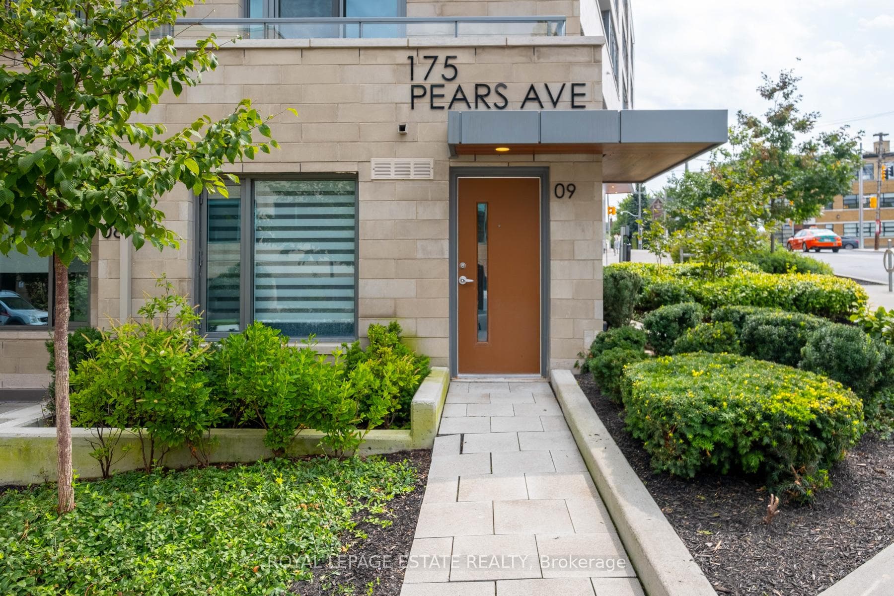 175 Pears Avenue Unit Th9 photo 3