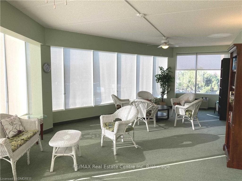 155 RIVERGLEN Drive Unit 210 photo 13