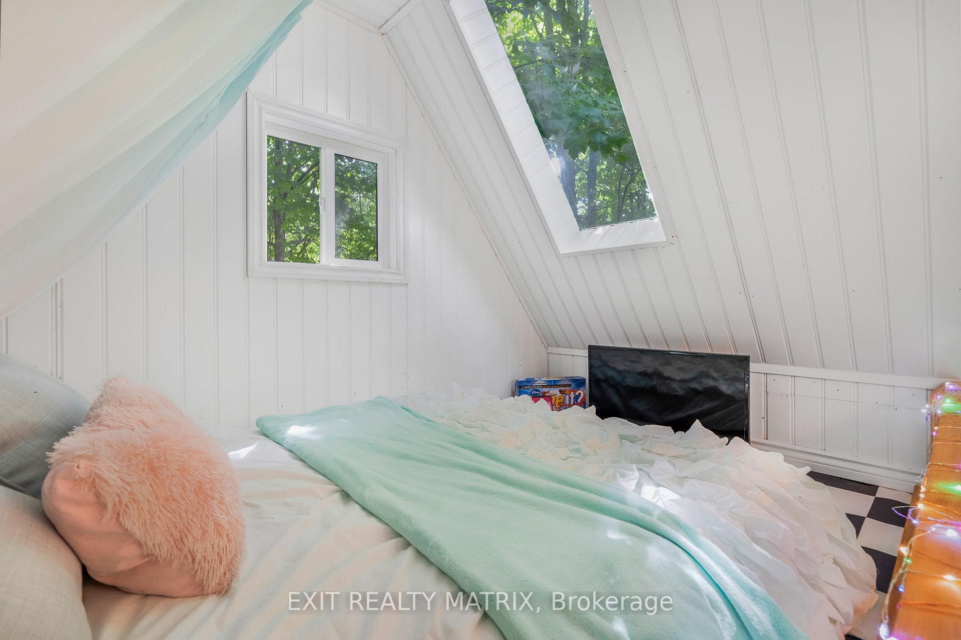1271 GEORGES VANIER Drive photo 35