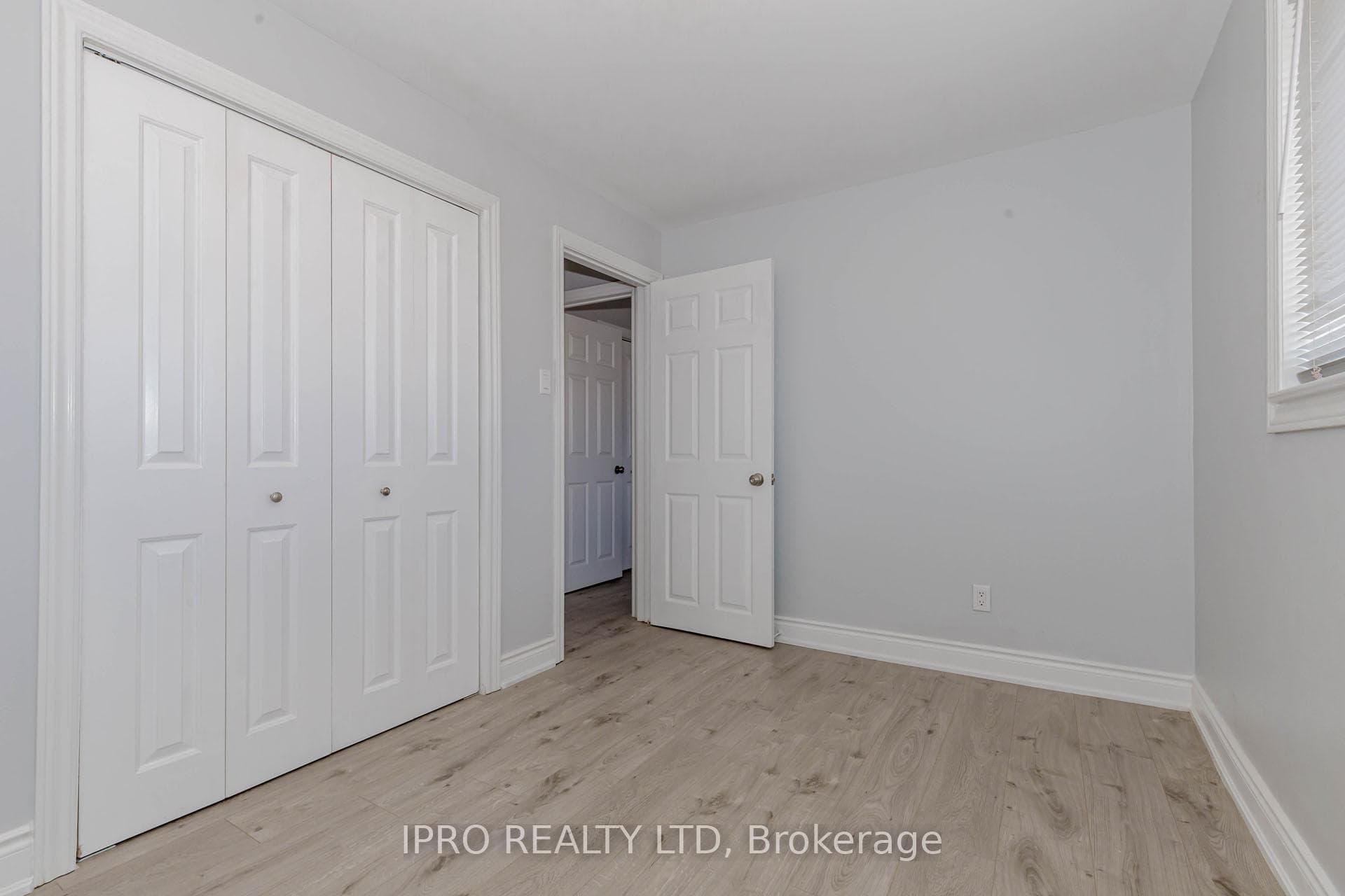 17 Town House Crescent photo 27