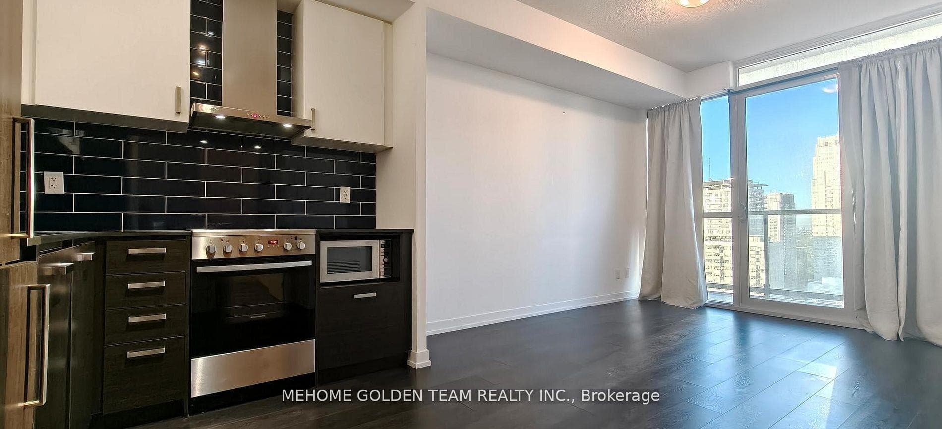 125 Redpath Avenue Unit 3207 photo 2