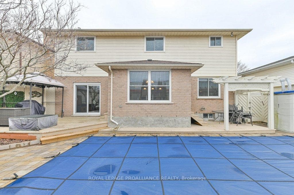 30 Springbrook Crescent photo 35