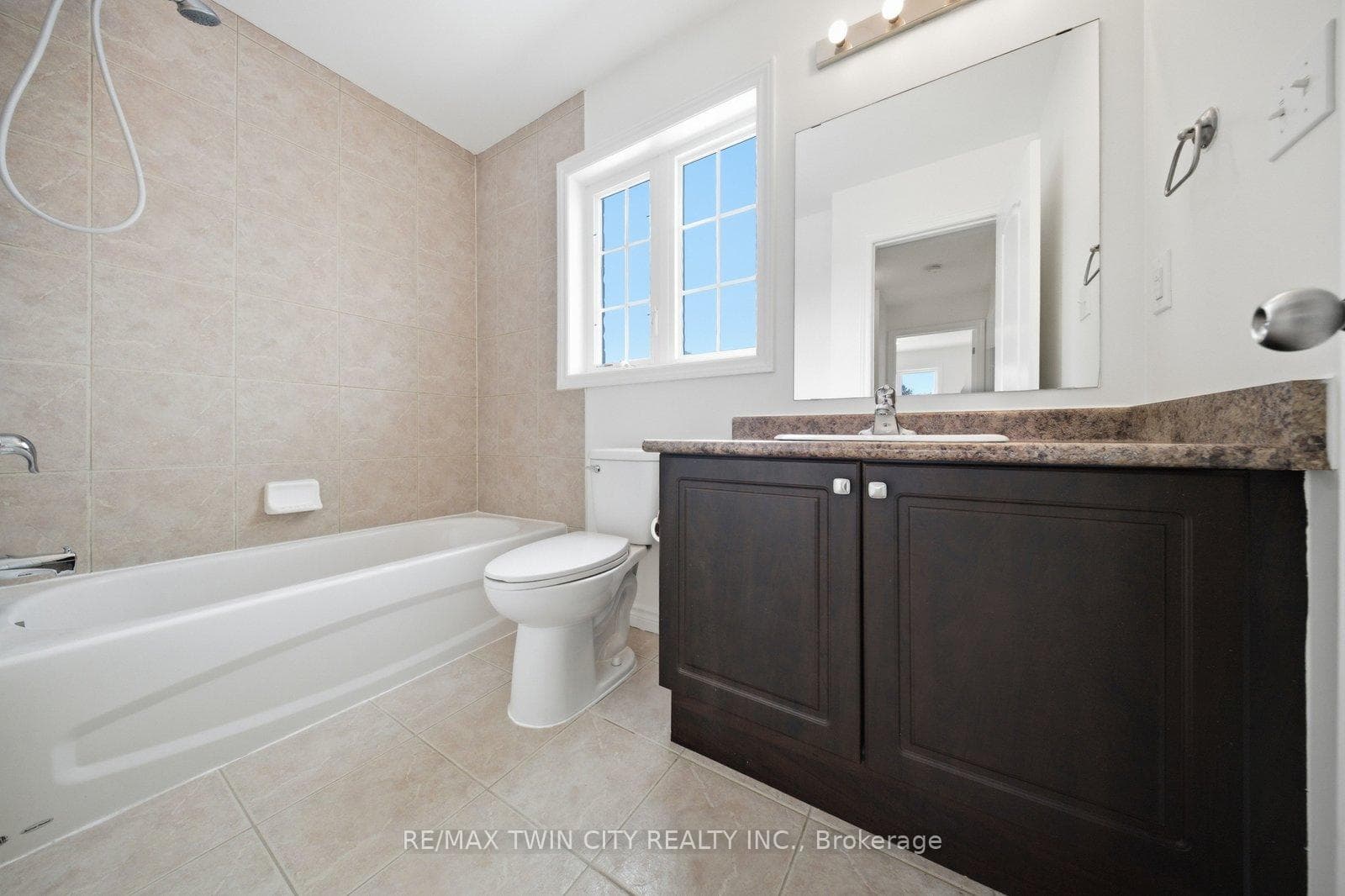 28 Tompkins Court photo 15
