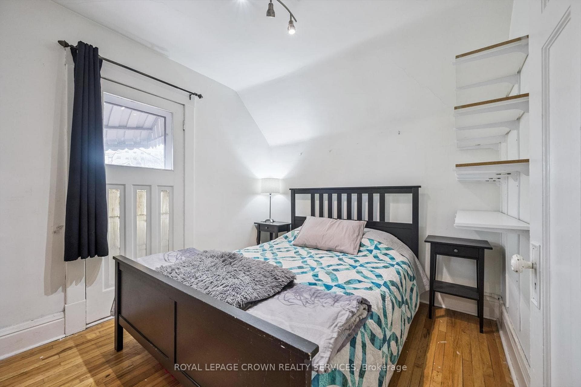 9 Spadina Road photo 15