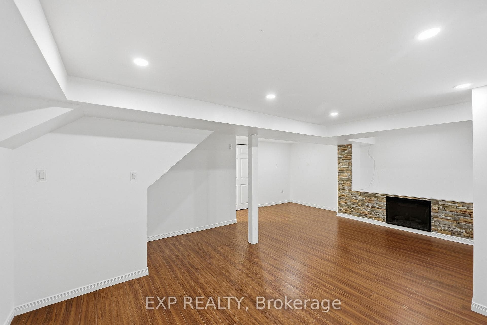 793 Littlestone Crescent photo 21