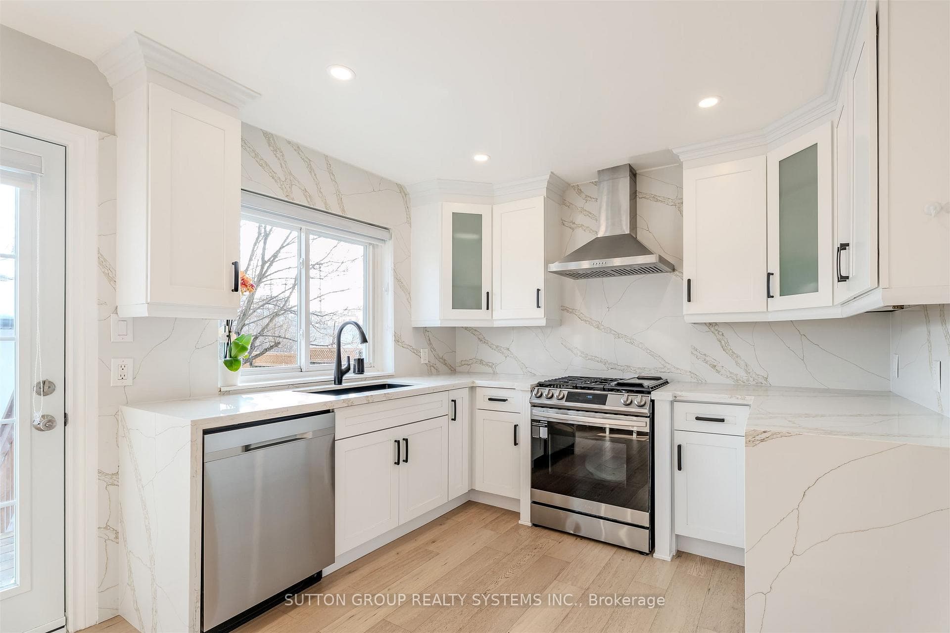 2280 Wiseman Court photo 4
