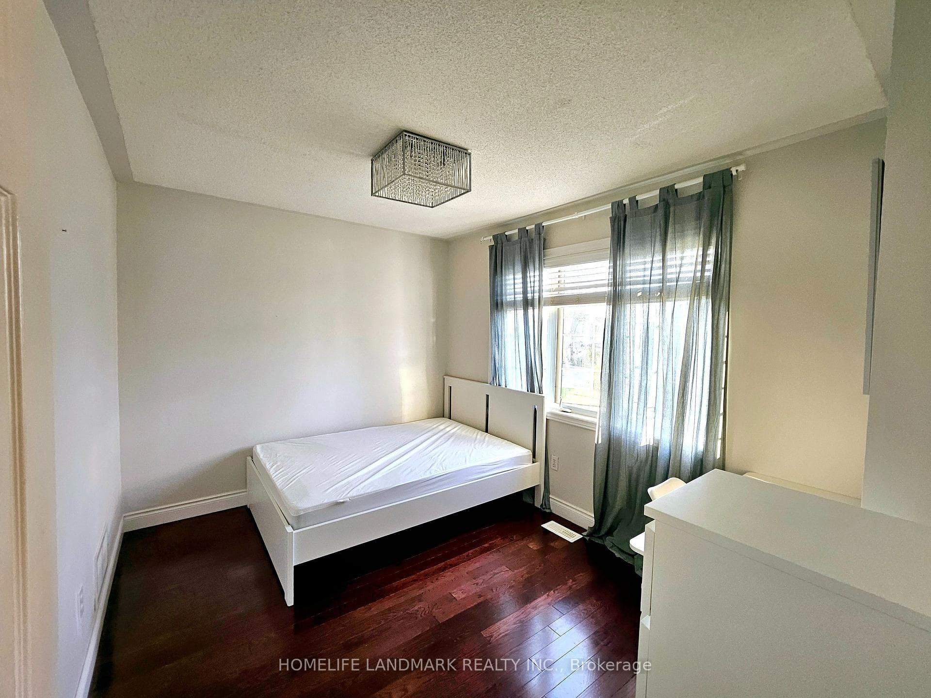 45 Vanguard Road Unit Upper photo 6
