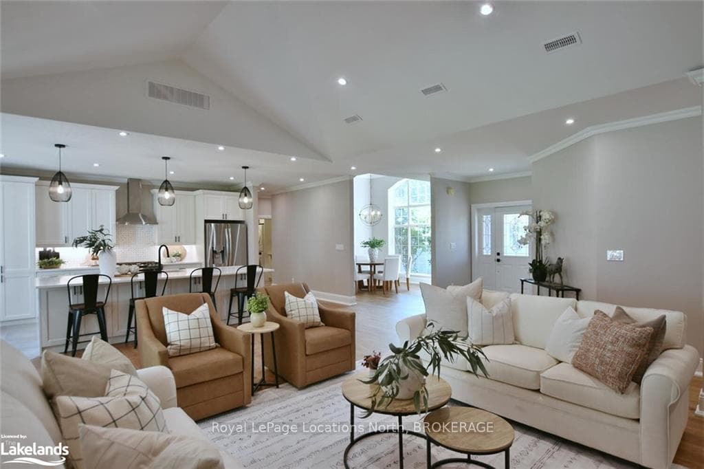 4 LAUREL Boulevard photo 8