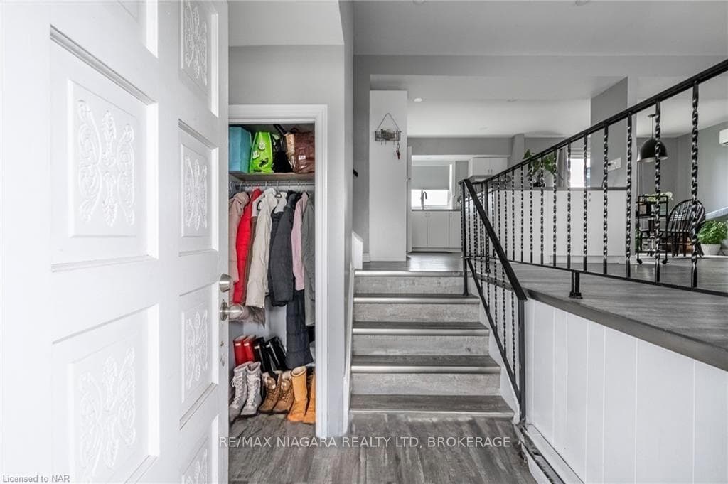 1075 Ontario Road photo 4