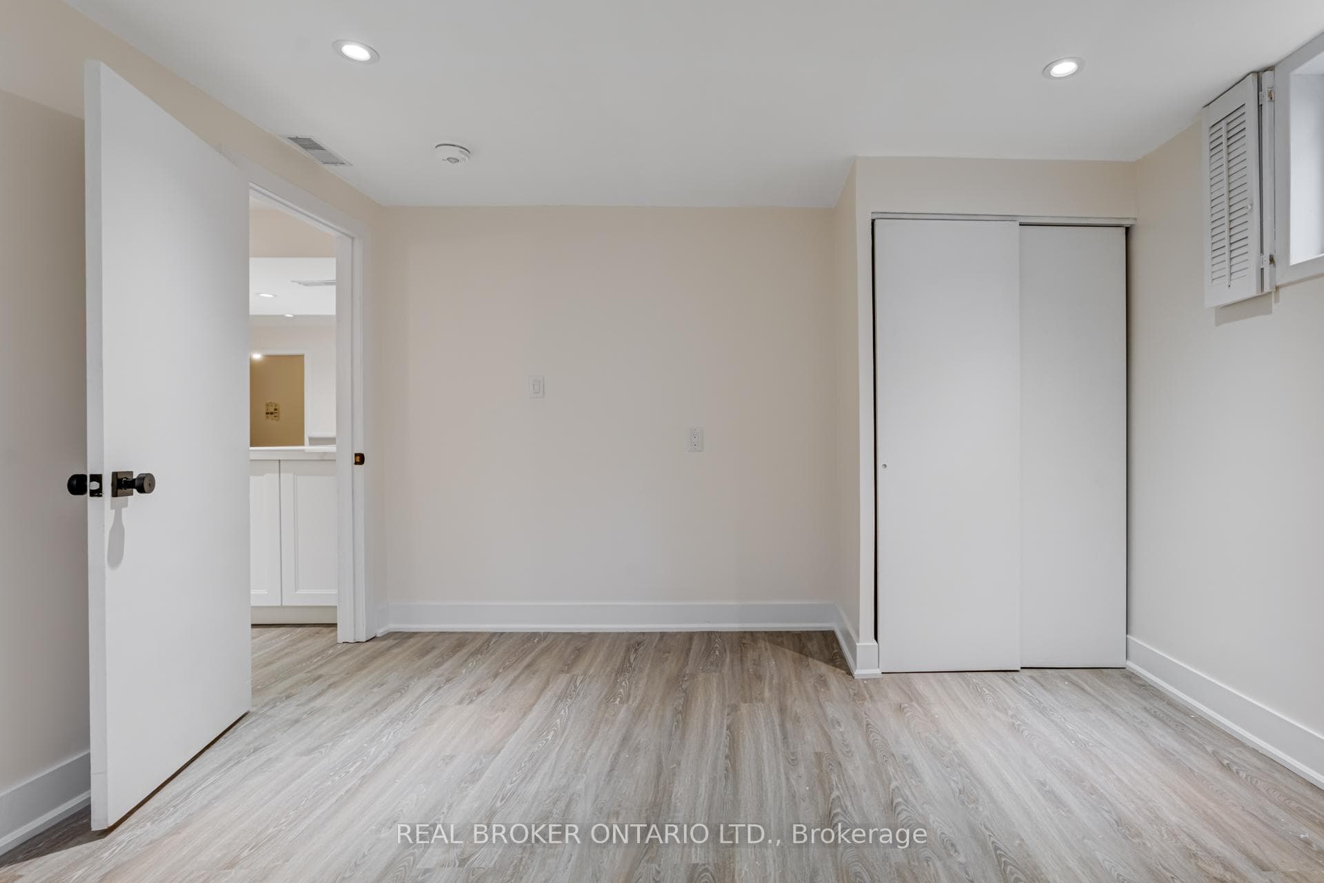 1145 Ridgecrest Avenue Unit Bsmt. photo 21