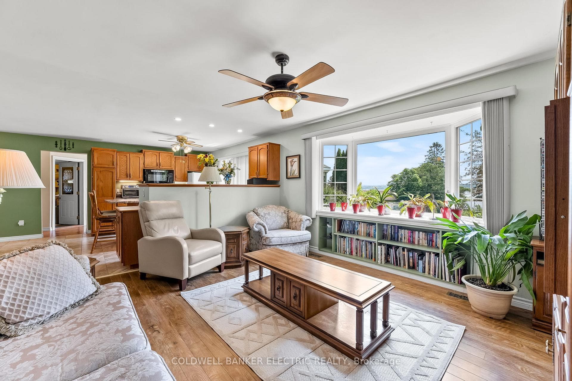 129 Victoria Drive photo 18