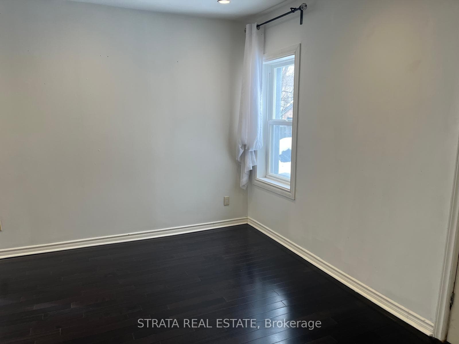 220 Holborne Avenue photo 5
