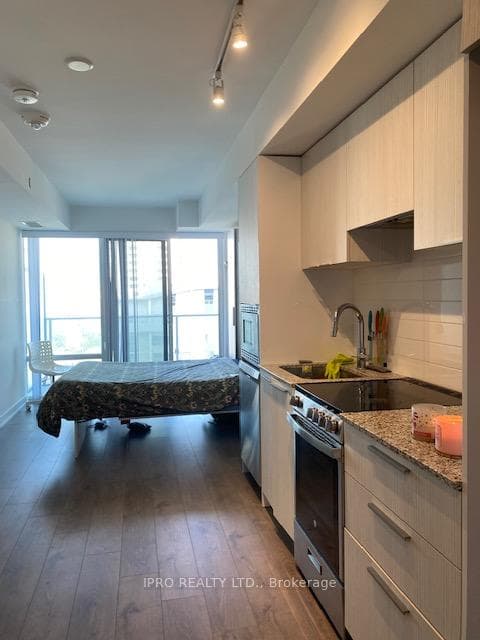 501 Yonge Street Unit 1506 photo 16