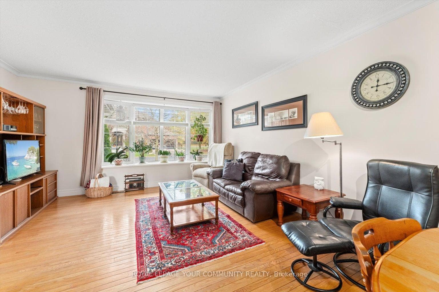 315 Forde Crescent photo 3