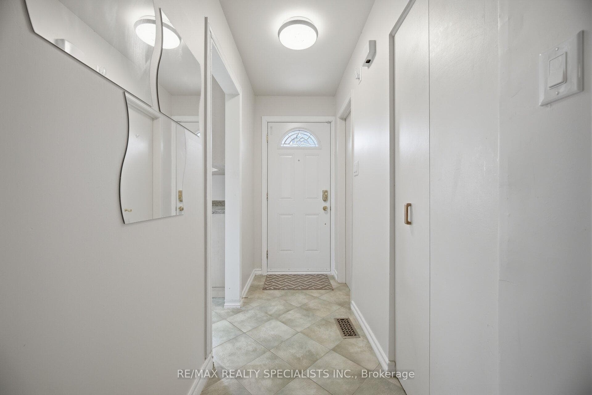 701 Burnhamthorpe Road Unit 106 photo 6