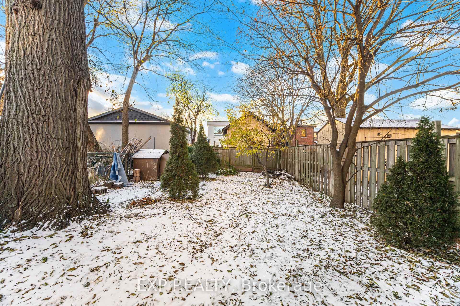 132 Barrington Avenue photo 27