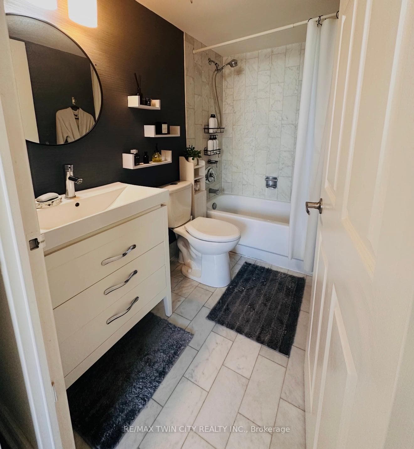 265 Enfield Place Unit 1801 photo 8