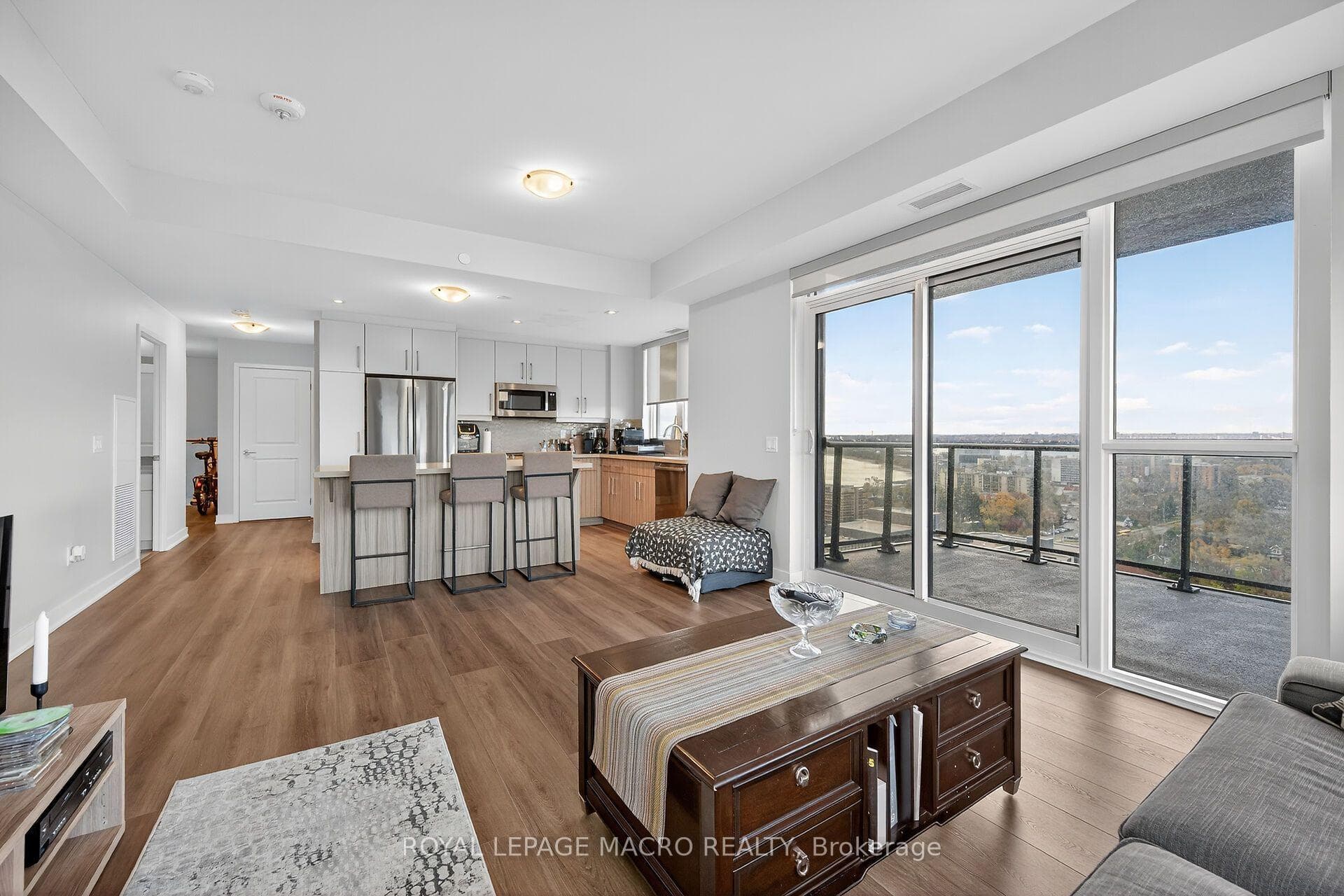 2007 James Street Unit 1707 photo 16
