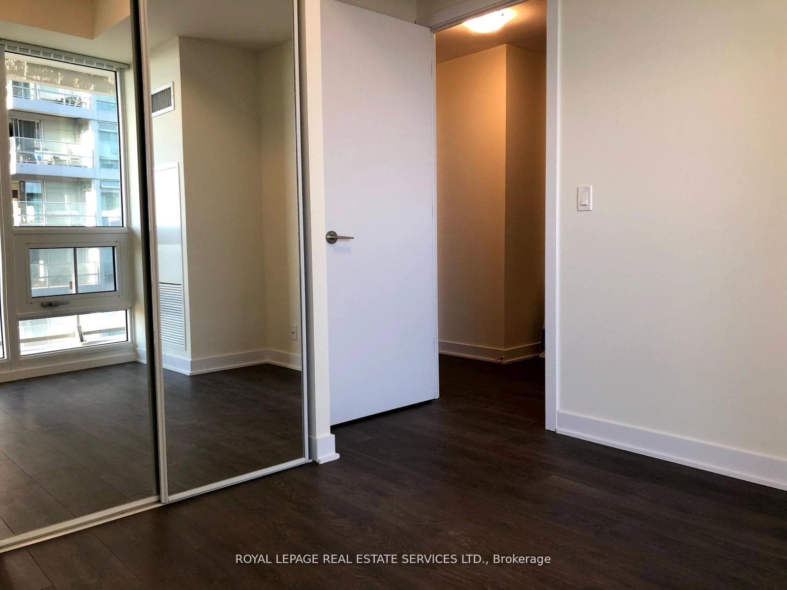 2221 Yonge Street Unit 2107 photo 5