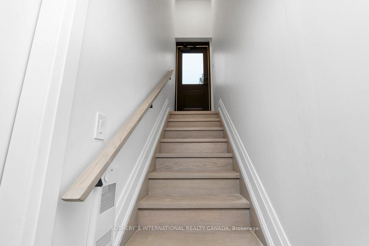 44 Larkin Avenue Unit D photo 4