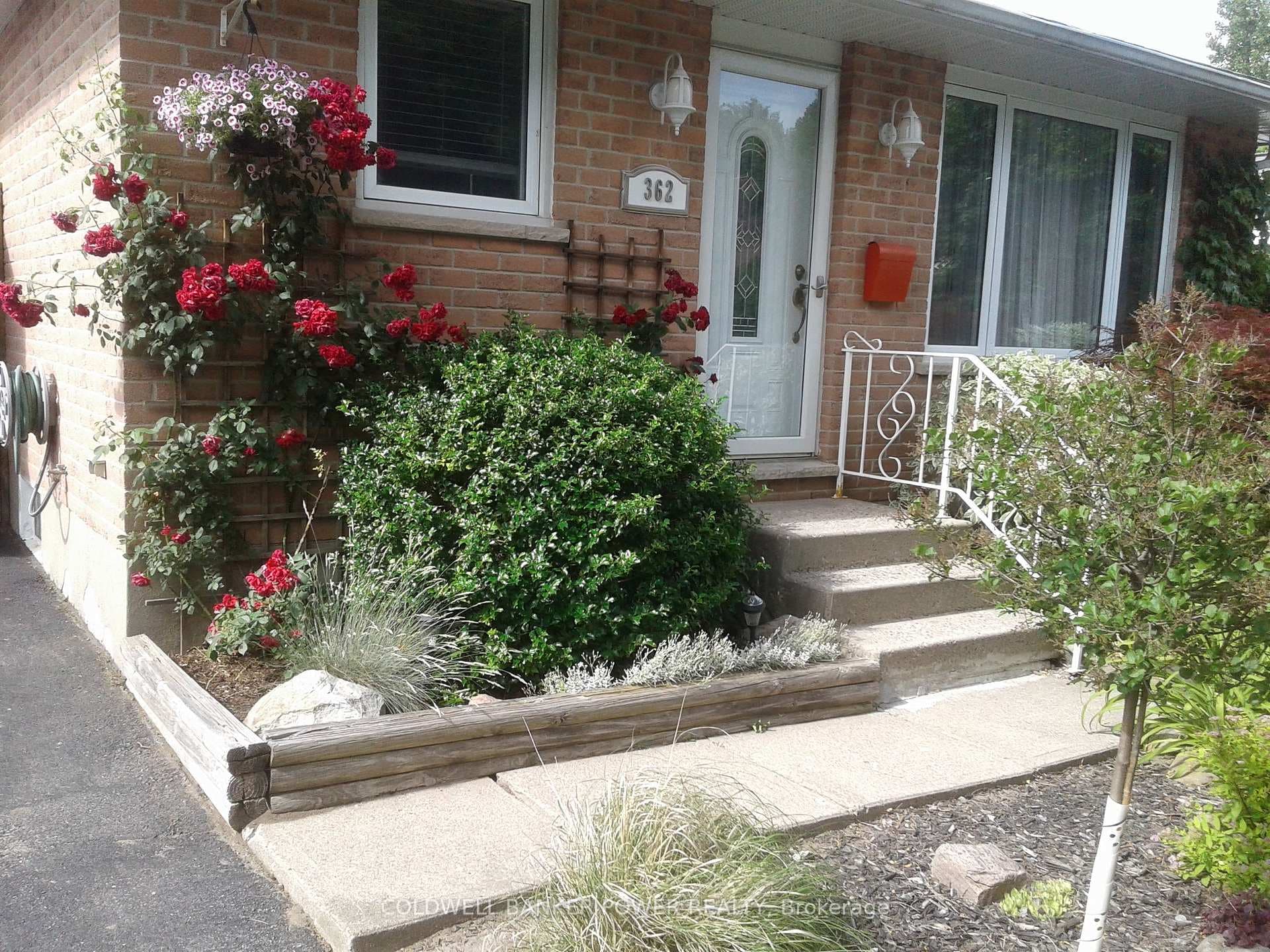 362 HIGHVIEW Crescent photo 46
