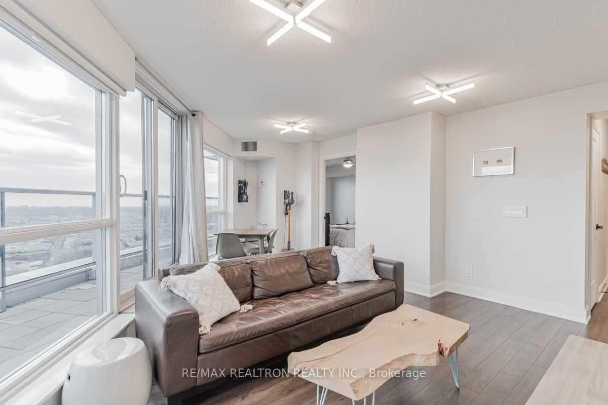 135 Village Green Square Unit 3717 photo 10
