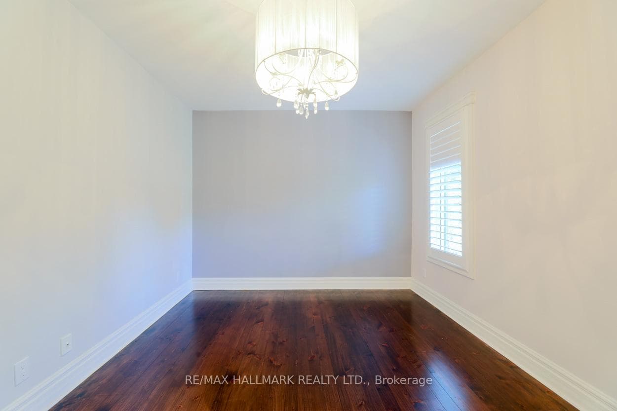 239 Bain Avenue photo 16