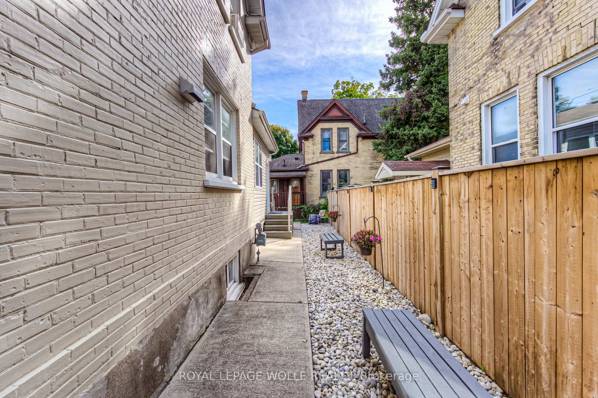 93 Joseph Street photo 31