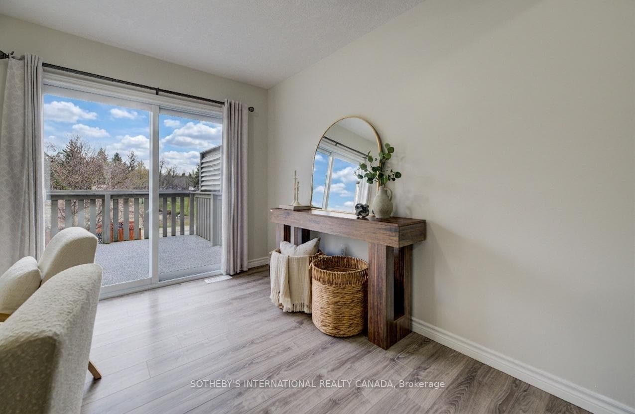 358 Maverick Street photo 13