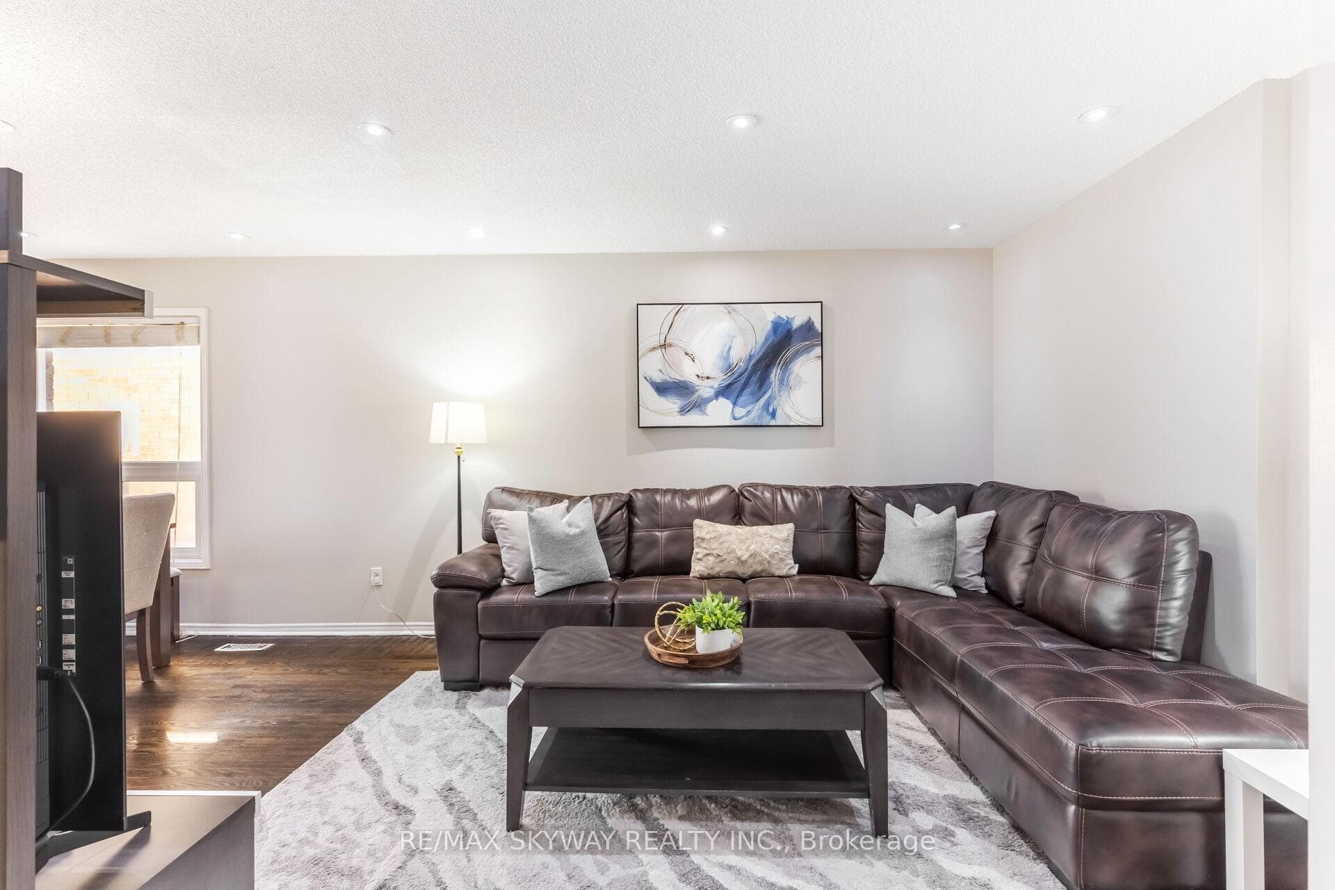 104 Sandmere Avenue photo 9